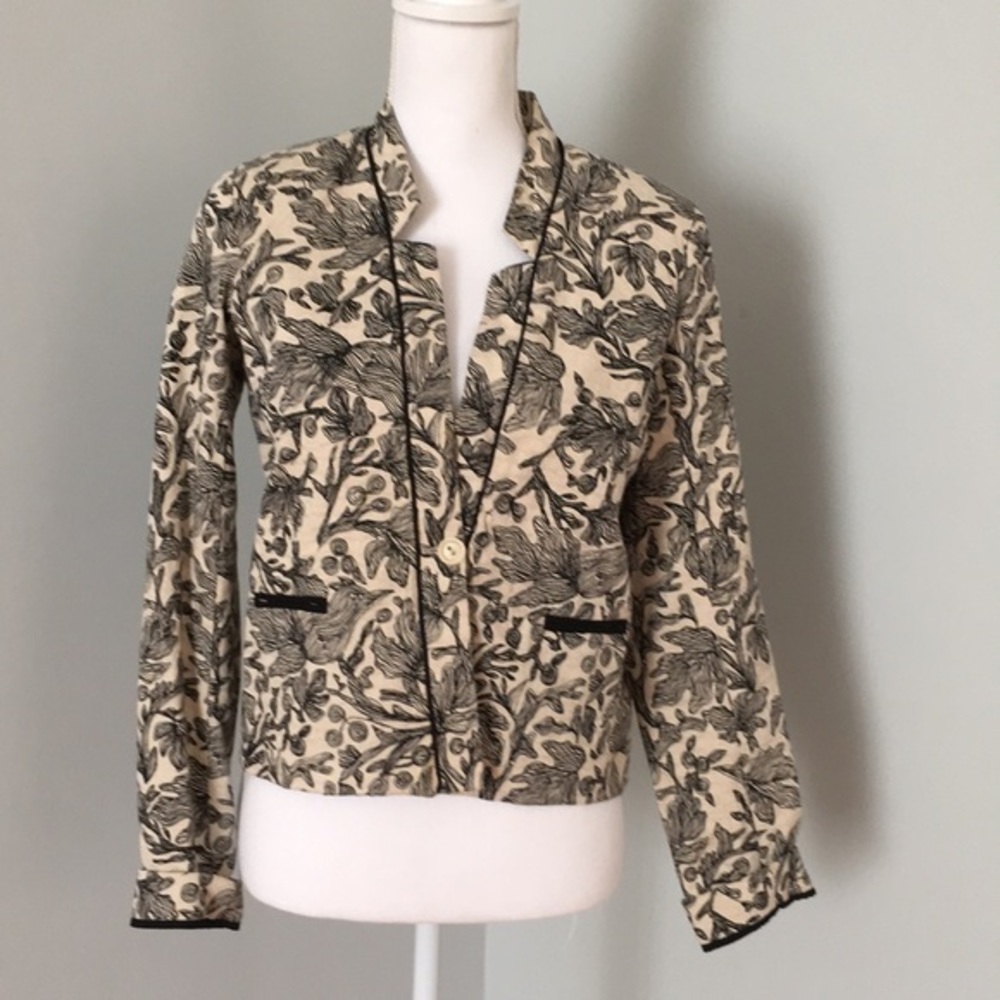 Cotelac short jacket in Black and Tan leaf pattern